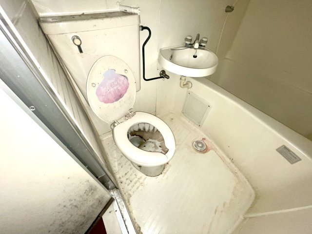 浴室内にトイレがあります☆
