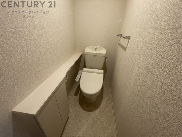 温水洗浄便座付きのトイレです♪