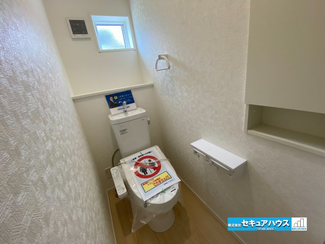 【今からご案内可能】東海市名和町　全2棟のトイレ|【高機能トイレ】
◆高機能トイレの多くは便器のフタの開閉が自動であり、使用後に手動で水を流す面倒もなく非常に便利です。スタイリッシュな見た目で、お掃除しやすく、節水効果が高いです。