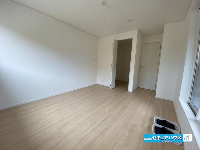 【今からご案内可能】東海市名和町　全2棟の洋室|【洋室】
◆お子様のお部屋や主寝室、来客時の宿泊室、趣味のお部屋としてもご利用いただけます♪