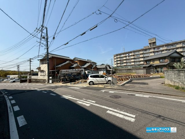【同施工物件ご案内可能】東海市名和町　全2棟の前面道路含む現地写真|事前予約にて現地ご見学いただけます！お気軽にお問い合わせください♪
■株式会社　セキュアハウス■
住宅ローンに強く、知識、経験豊富なスタッフ在籍
お客様に寄り添い、ご成約後もサポート致します。