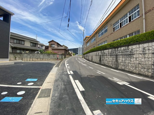 【今からご案内可能】東海市名和町　全2棟の前面道路含む現地写真|事前予約にて現地ご見学いただけます！お気軽にお問い合わせください♪
■株式会社　セキュアハウス■
住宅ローンに強く、知識、経験豊富なスタッフ在籍
お客様に寄り添い、ご成約後もサポート致します。