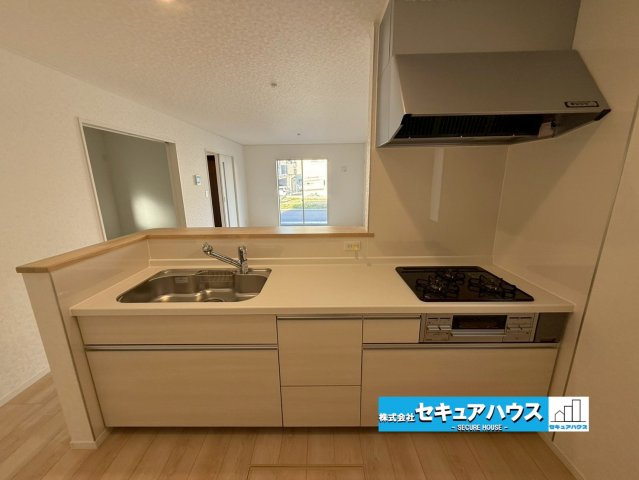 【同施工物件ご案内可能】東海市名和町　全2棟のキッチン|【キッチンイメージ】
◆同時にたくさんの料理が調理できる。「焼く・蒸す・煮る」の工程を同時進行で進めることができるので、料理を素早く作ることができます。育児でバタバタ忙しいママに嬉しい♪