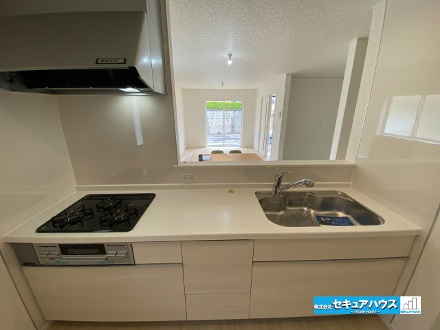 【今からご案内可能】東海市名和町　全2棟のキッチン|【キッチン】
◆同時にたくさんの料理が調理できる。「焼く・蒸す・煮る」の工程を同時進行で進めることができるので、料理を素早く作ることができます。育児でバタバタ忙しいママに嬉しい♪