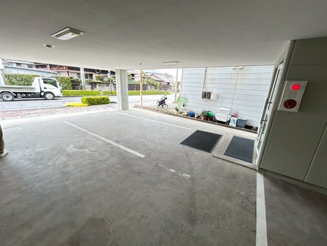 ステーションハイツの駐車場