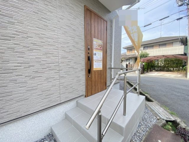 リナージュ野洲市近江富士３丁目　第2期　2号棟の玄関