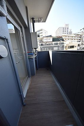 エステムコート神戸元町2リザーヴのバルコニー