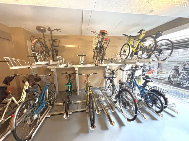 リビオレゾン八幡山の駐車場|駐輪場