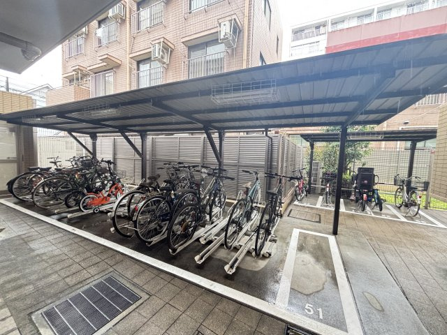 リビオレゾン八幡山の駐車場|駐輪場