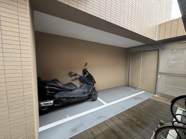 リビオレゾン八幡山の駐車場|バイク置き場