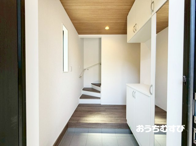 守山区上志段味5期(全1棟)の玄関