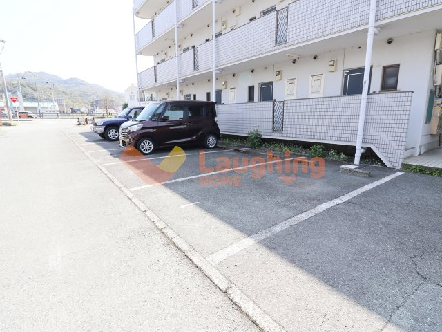 ルナリアスの駐車場