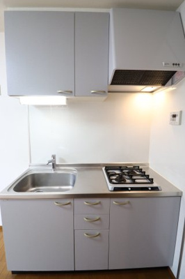 【キッチン】 | アリス広尾 | コンパクトなキッチンで掃除もラクラク