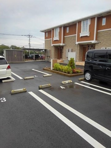 シェルブルーの駐車場