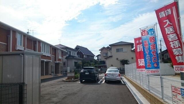 シェルブルーの駐車場