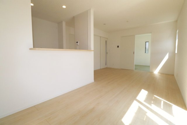 郡山市富田町字大徳南第20　　　１号棟　　小山田小学校、郡山第6中学区の居間・リビング