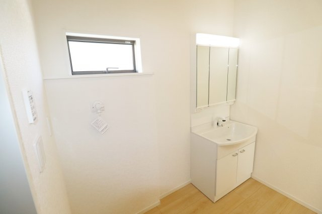 郡山市富田町字大徳南第20　　　１号棟　　小山田小学校、郡山第6中学区の洗面所