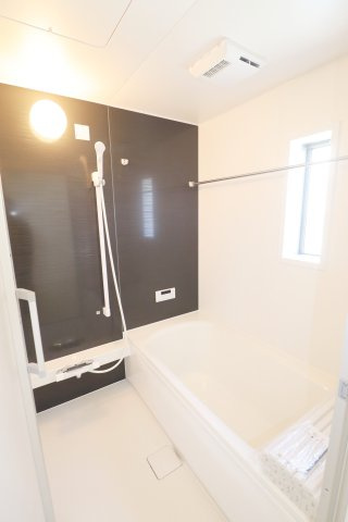 郡山市富田町字大徳南第20　　　１号棟　　小山田小学校、郡山第6中学区の浴室