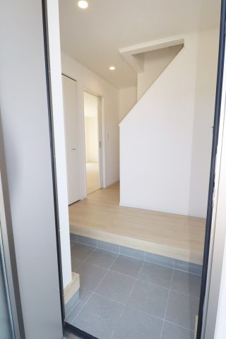 郡山市富田町字大徳南第20　　　１号棟　　小山田小学校、郡山第6中学区の玄関