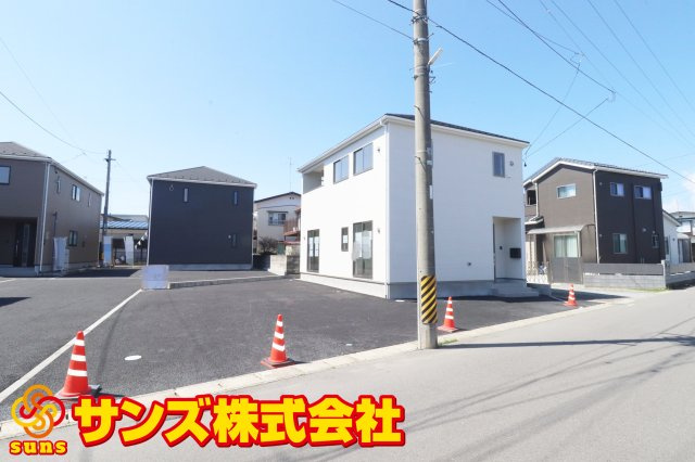 郡山市富田町字大徳南第20　　　１号棟　　小山田小学校、郡山第6中学区の外観|東側から見た駐車場を含む外観