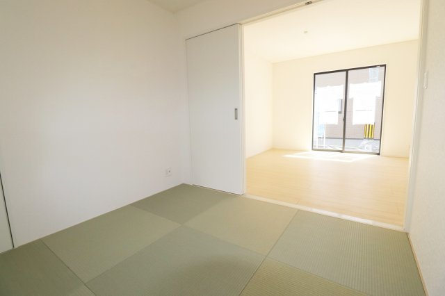 郡山市富田町字大徳南第20　　　2号棟　　小山田小学校、郡山第6中学区の収納|













1Fホール収納♪

