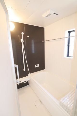 郡山市富田町字大徳南第20　　　2号棟　　小山田小学校、郡山第6中学区の玄関