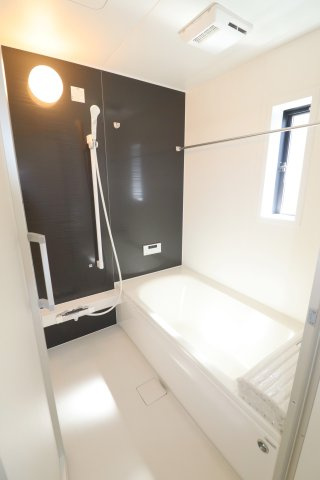 郡山市富田町字大徳南第20　　　３号棟　　小山田小学校、郡山第6中学区の浴室