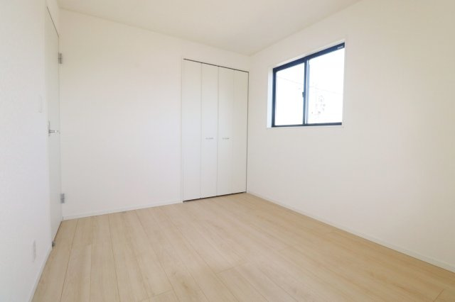 郡山市富田町字大徳南第20　　　３号棟　　小山田小学校、郡山第6中学区の洋室