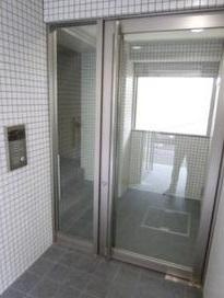 クレスト本郷のエントランス