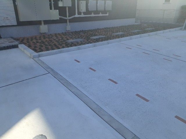 アスセーナ　並木の駐車場