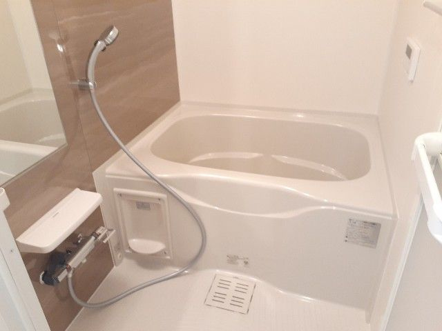アスセーナ　並木の浴室