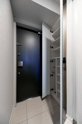 【玄関】 | アーバネックス上野 | ※写真は同タイプ住戸です。