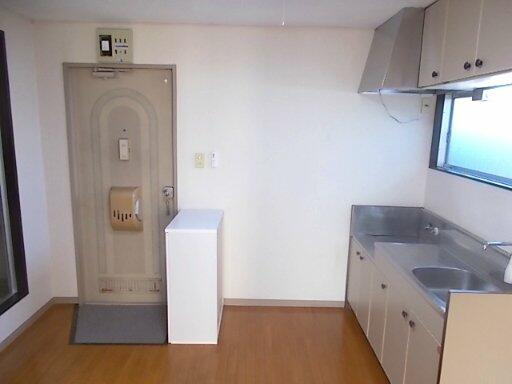 中佐津間ハイツの玄関