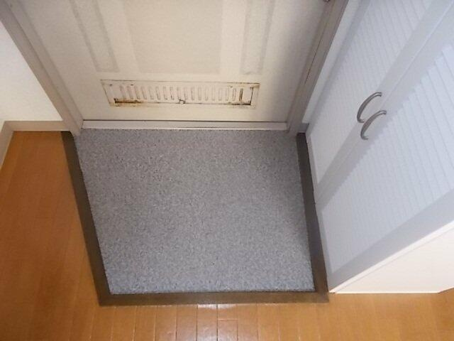 中佐津間ハイツの玄関