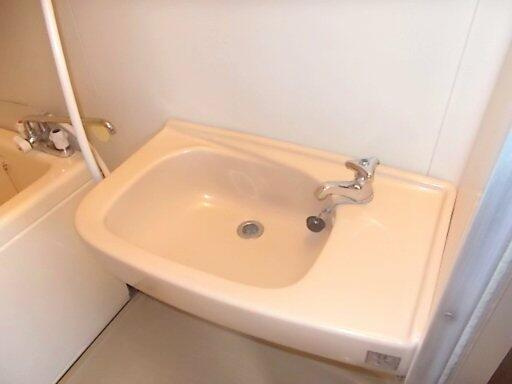 中佐津間ハイツの洗面所