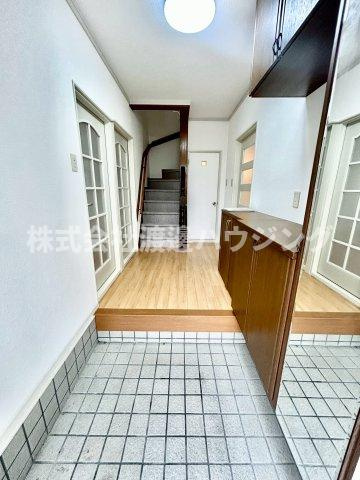 稲葉荘二丁目一戸建の玄関