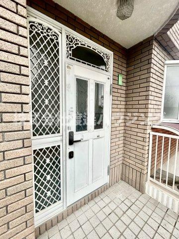 稲葉荘二丁目一戸建のエントランス