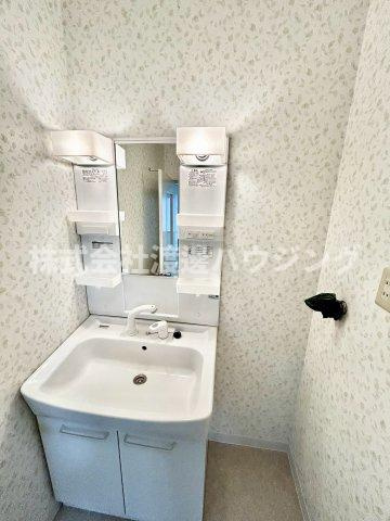 稲葉荘二丁目一戸建の洗面所