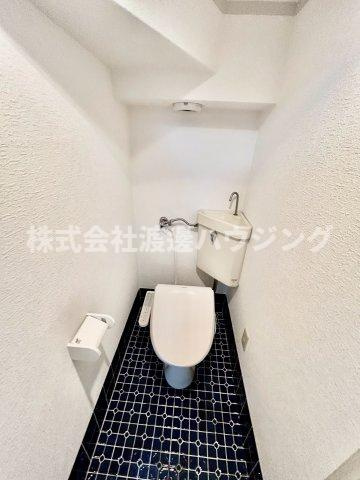 稲葉荘二丁目一戸建のトイレ