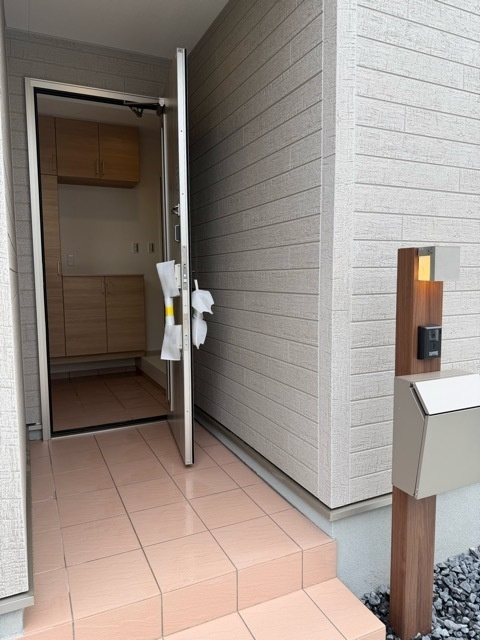 仲介手数料無料）春日井市熊野桜佐区画整理４号棟の玄関|落ち着いた玄関です