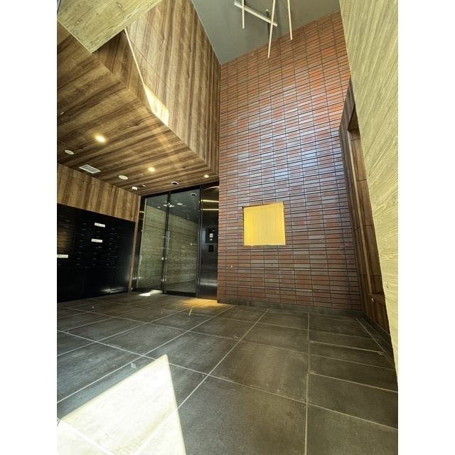 アーバネックス森下WESTのエントランス