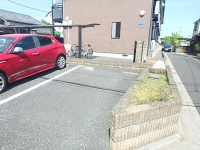 ★敷地内駐車場★（空き状況・使用料等詳細はご確認下さい）