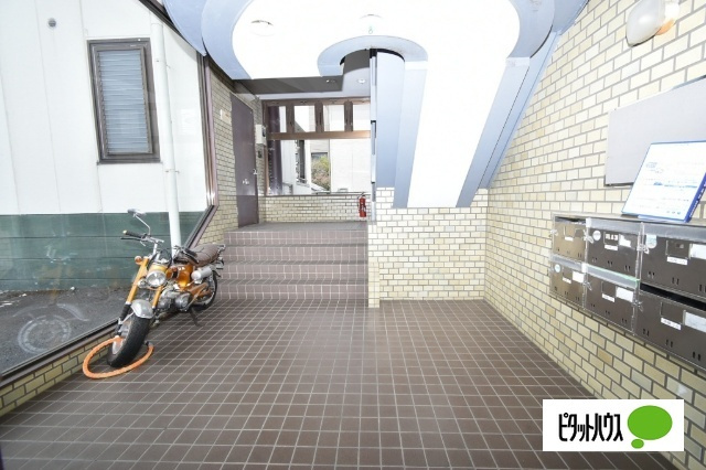 新前橋１０１パートⅠ南棟のエントランス