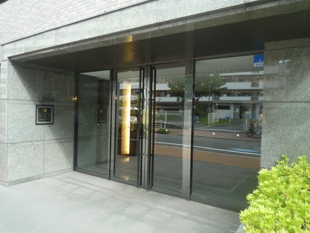 ルーブル大島弐番館のエントランス