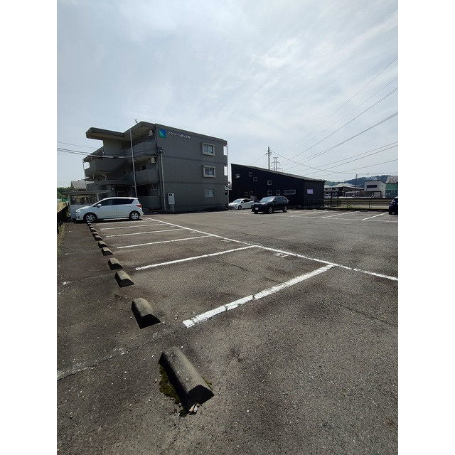 ア・ドリーム星ケ丘南の駐車場