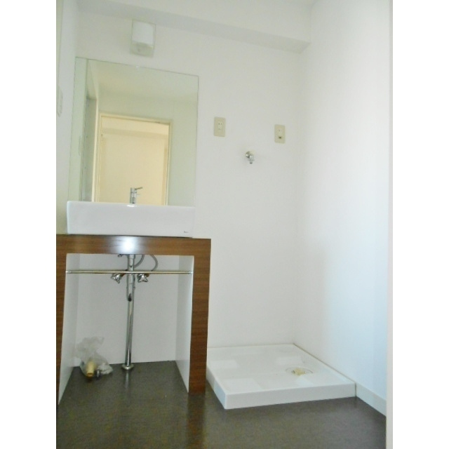 中秀ビルの洗面所