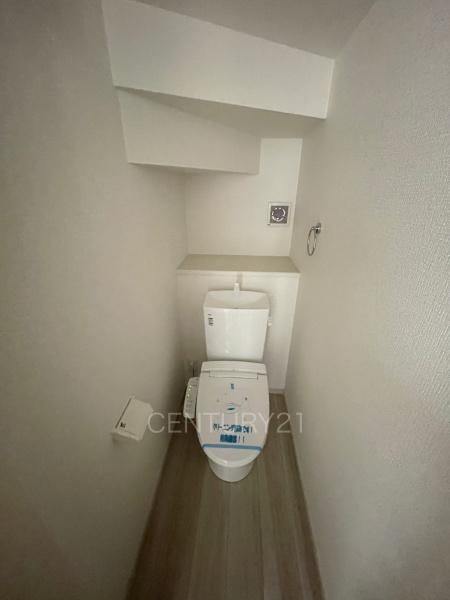 KIP伊勢崎市 今泉町1期1号棟のトイレ|１階トレイです。
温水シャワー洗浄機能付きです。