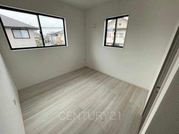KIP伊勢崎市 今泉町1期1号棟の洋室|２面採光の明るい洋室です。