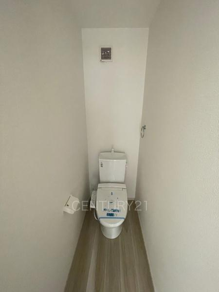 KIP伊勢崎市 今泉町1期1号棟のトイレ|２階トイレです。
温水シャワー洗浄機能付きです。