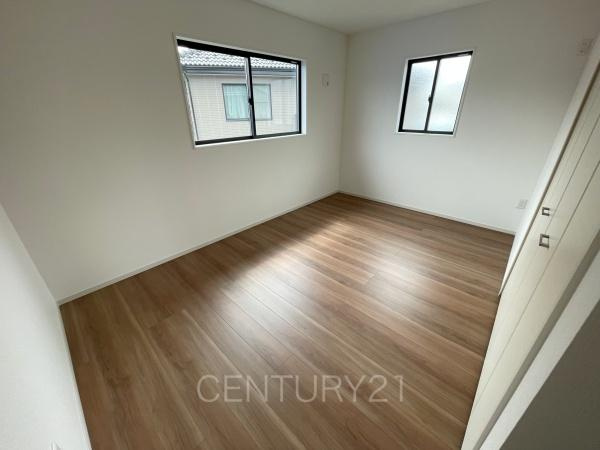 KIP伊勢崎市 今泉町1期2号棟の子供部屋|２面採光の明るい洋室です。